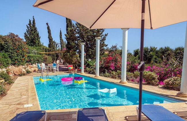 Wonderful Quiet Area, Completely Privacy, Large Private Pool, Colourful Garden - Photo 42