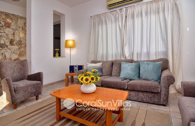 Wonderful Quiet Area, Completely Privacy, Large Private Pool, Colourful Garden - Photo 16