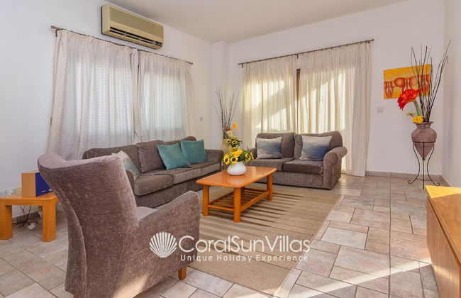 Wonderful Quiet Area, Completely Privacy, Large Private Pool, Colourful Garden - Photo 19