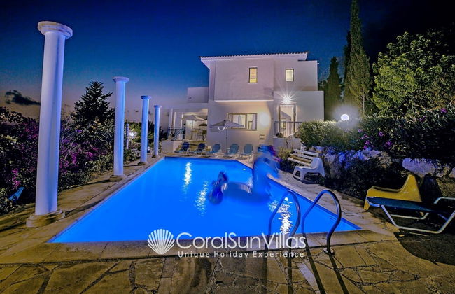 Wonderful Quiet Area, Completely Privacy, Large Private Pool, Colourful Garden - Photo 29
