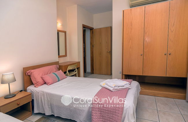 Wonderful Quiet Area, Completely Privacy, Large Private Pool, Colourful Garden - Photo 7