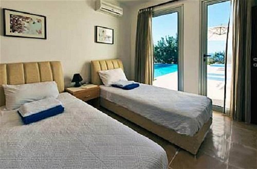 Foto 5 - Sunny Villa, a Perfect Spacious Villa With Private Pool, Wifi & Ac in all Rooms