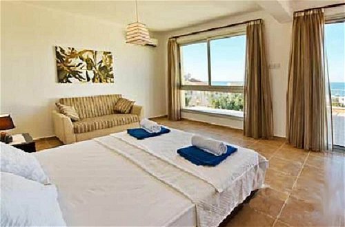 Foto 3 - Sunny Villa, a Perfect Spacious Villa With Private Pool, Wifi & Ac in all Rooms