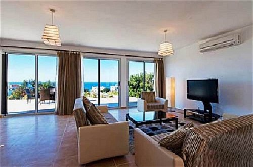 Foto 8 - Sunny Villa, a Perfect Spacious Villa With Private Pool, Wifi & Ac in all Rooms