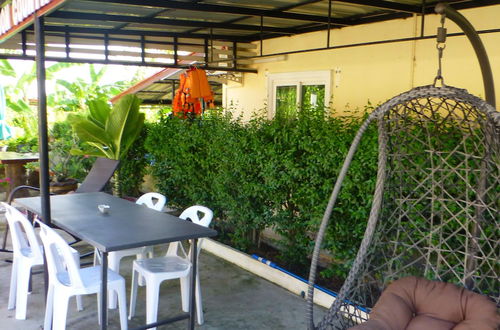 Photo 25 - 2 Double Bedroom Pool Apartment With Extensive Kitchen Dining Room Wi-fi Aircon