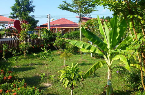 Photo 19 - 2 Double Bedroom Pool Apartment With Extensive Kitchen Dining Room Wi-fi Aircon