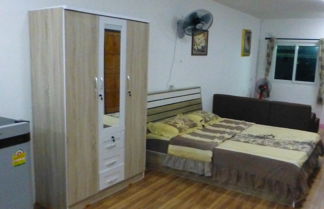 Photo 2 - 2 Double Bedroom Pool Apartment With Extensive Kitchen Dining Room Wi-fi Aircon