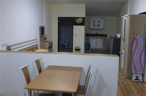 Photo 7 - 2 Double Bedroom Pool Apartment With Extensive Kitchen Dining Room Wi-fi Aircon
