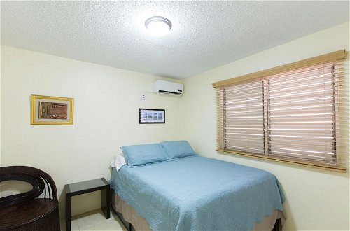 Photo 2 - New Kingston Guest Apartment IV