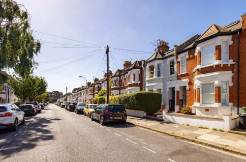 Photo 32 - The Fulham Bolthole - Beckoning 2bdr Flat With Garden