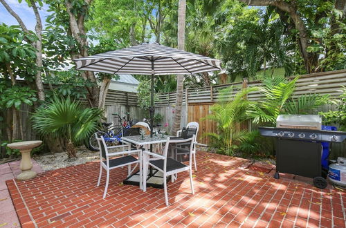 Photo 12 - Land Of Love by Avantstay Pets Allowed! Shared Pool! Great Location! Month Long Stays Only