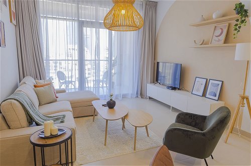 Photo 1 - Art-inspired apartment amidst Downtown Dubai