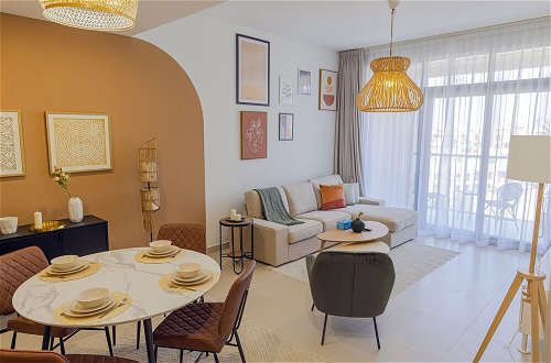 Foto 15 - Art-inspired apartment amidst Downtown Dubai