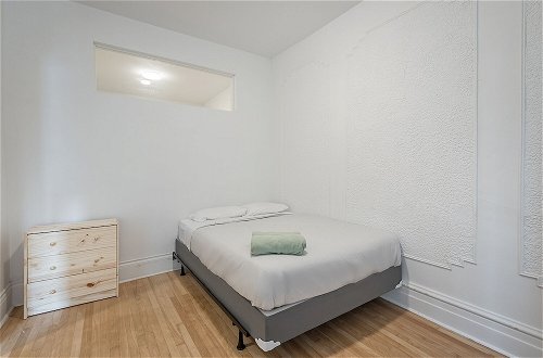 Photo 4 - Beautiful Private Bedroom in Mile-End