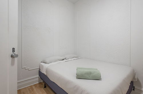 Photo 10 - Beautiful Private Bedroom in Mile-End