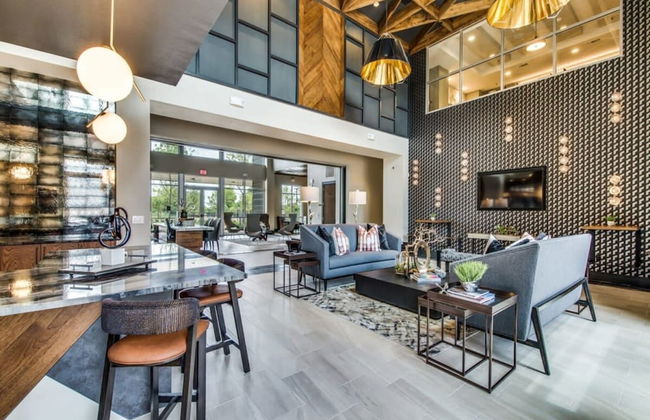 Trendy 1BR King Suite Close to Downtown w Fast Wifi - Foto 17