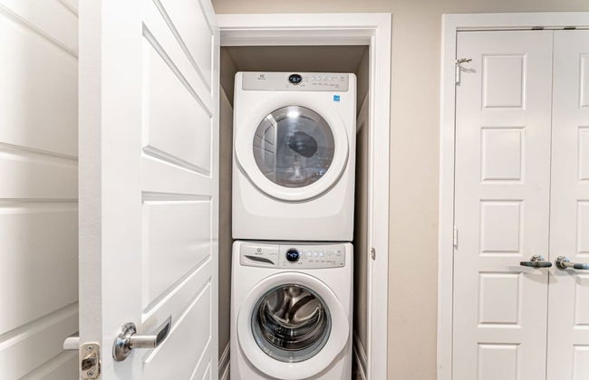 Trendy 1BR King Suite Close to Downtown w Fast Wifi - Foto 14