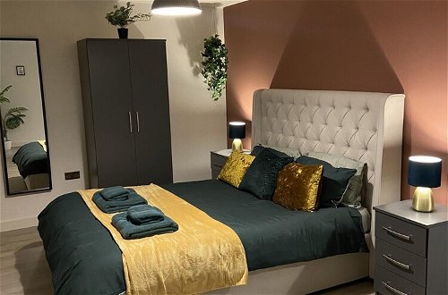 Foto 1 - Captivating 2-bed Apartment in Bradford