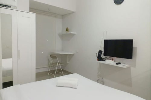 Photo 5 - Comfortable And Tidy Studio At Barsa City Apartment