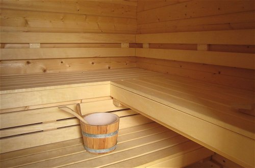 Foto 17 - Stylish Holiday Home in Zuidzande With Sauna