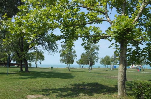 Foto 34 - Cozy Family Cottage at the Lake Balaton