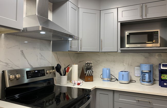 Lovely 1-Bedroom Condo with AC & Kitchen - Foto 7