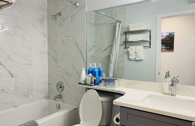 Lovely 1-Bedroom Condo with AC & Kitchen - Foto 16