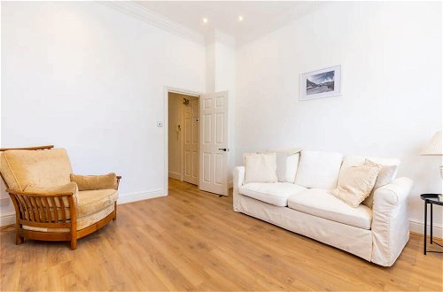 Photo 17 - Gorgeous, Newly Renovated 1 Bedroom in Balham With Garden