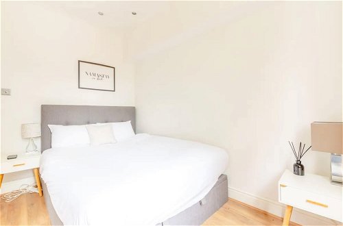 Photo 2 - Gorgeous, Newly Renovated 1 Bedroom in Balham With Garden