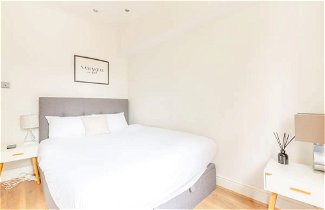 Photo 2 - Gorgeous, Newly Renovated 1 Bedroom in Balham With Garden