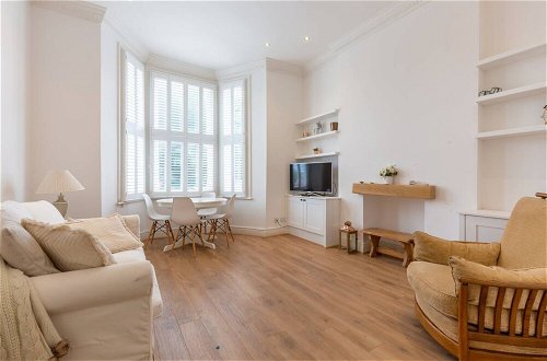 Photo 15 - Gorgeous, Newly Renovated 1 Bedroom in Balham With Garden