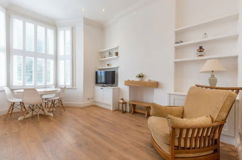 Photo 13 - Gorgeous, Newly Renovated 1 Bedroom in Balham With Garden