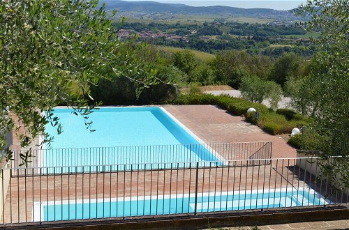 Foto 10 - Luxurious Holiday Home With Private Patio, Tuscany, With Panoramic Swimming poo