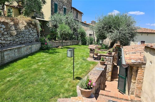 Foto 34 - La Terrazza, Elegant Tuscan Stone House With Garden and Terrace in Cetona