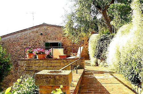 Foto 1 - La Terrazza, Elegant Tuscan Stone House With Garden and Terrace in Cetona