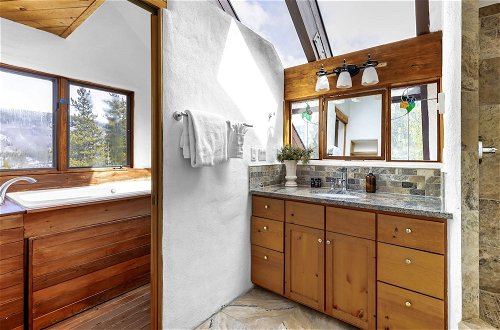 Foto 14 - Treehouse by Avantstay Secluded Mountain Cabin w/ Views, Hot Tub & Treehouse