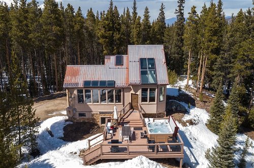 Foto 20 - Treehouse by Avantstay Secluded Mountain Cabin w/ Views, Hot Tub & Treehouse