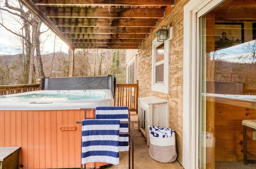 Photo 15 - Chestnut by Avantstay Mountain Cabin w/ Treetop Views, Hot Tub & Game Room