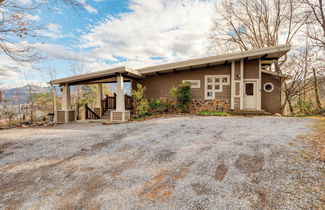 Photo 1 - Chestnut by Avantstay Mountain Cabin w/ Treetop Views, Hot Tub & Game Room