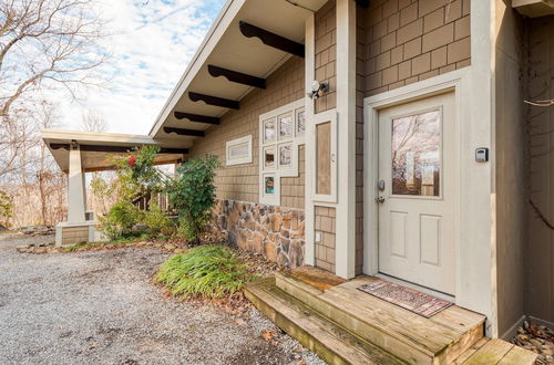 Photo 28 - Chestnut by Avantstay Mountain Cabin w/ Treetop Views, Hot Tub & Game Room