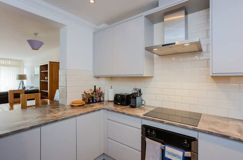 Photo 9 - Bright 2 Bedroom Apartment in Islington