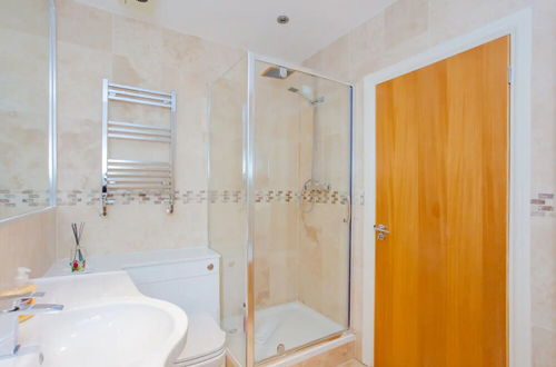 Photo 17 - Bright 2 Bedroom Apartment in Islington