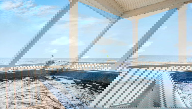 Photo 1 - Poseidon By Avantstay On The Beach! Two Ocean Facing Balconies & Hot Tub