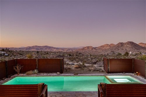 Foto 16 - Desert Stone by Avantstay Contemporary Desert Oasis With Pool & Hot Tub