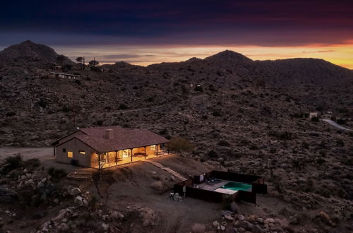 Foto 4 - Desert Stone by Avantstay Contemporary Desert Oasis With Pool & Hot Tub