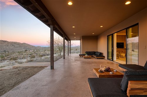 Photo 5 - Desert Stone by Avantstay Contemporary Desert Oasis With Pool & Hot Tub