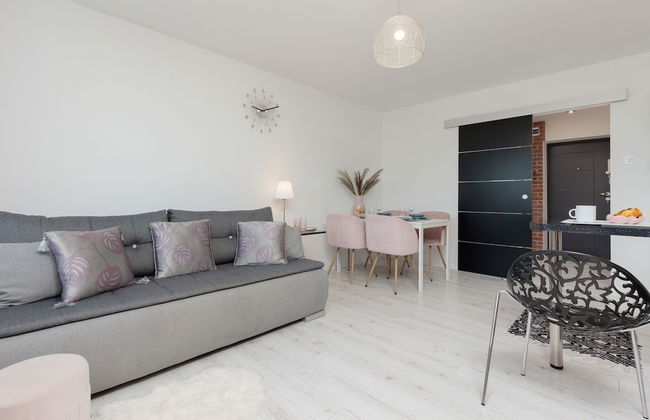 Apartment Popiełuszki Warsaw by Renters - Photo 5