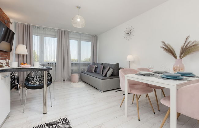 Apartment Popiełuszki Warsaw by Renters - Photo 4