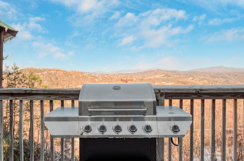 Photo 7 - Fontana by Avantstay Gorgeous Mountain Cabin w/ Views, Hot Tub & Game Room