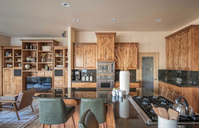 Powell by Avantstay Secluded Home Only 10 Mins From DT Bend w/ Hot Tub - Foto 17